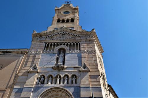 魅惑のシチリア×プーリア♪　Vol.465　☆アドラーノ：美しきサンタ・キアラ教会のある風景♪