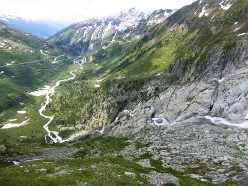 アルプス５大名峰と絶景列車の旅　８　フルカ峠と消滅寸前のローヌ氷河