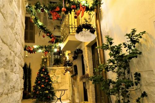 煌めくクリスマスのプーリア♪　Vol.7　☆ポリニャーノ・ア・マーレ旧市街：妖艶なツリーとラクダ♪