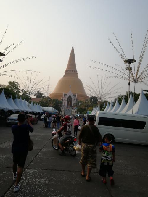 タイ最大の仏塔、プラパトム.チェディ