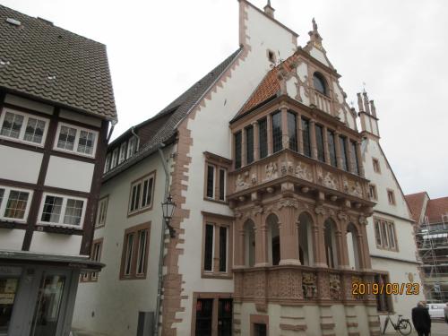 2019年ドイツのメルヘン街道と木組み建築街道の旅：⑫石造破風や木組みの家並み豊かなレムゴー、この旅初の古城ホテル　ブロムベルク城に2泊。