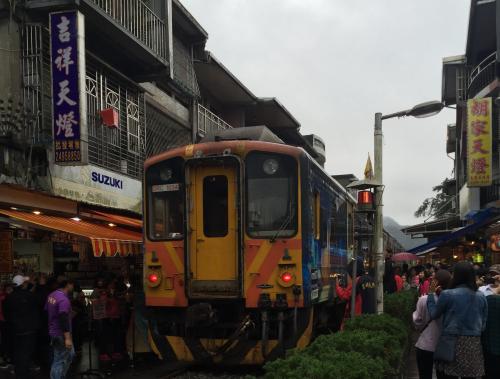 乳児連れ台湾旅行（9ヶ月児）1/2　～夜市などで食べ歩き、九分、十分、瑞芳など～