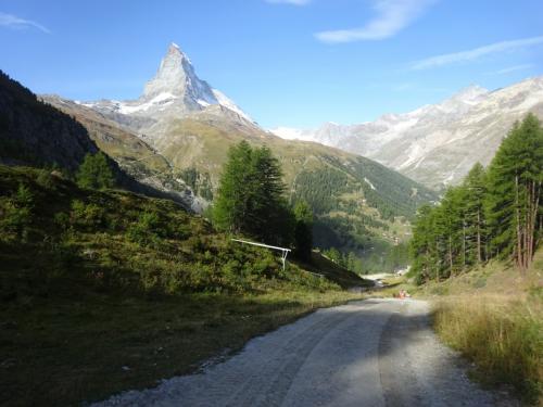 絶景が広がるアルプスの山歩きと鉄道の旅：スイス、リヒテンシュタイン旅行【３１】（2019年秋 ６日目④ 山歩きの悦楽）