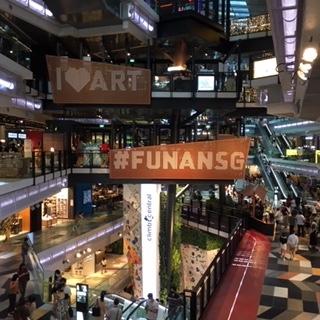 シンガポールのデジタル系ショッピングセンター（フナンモール）