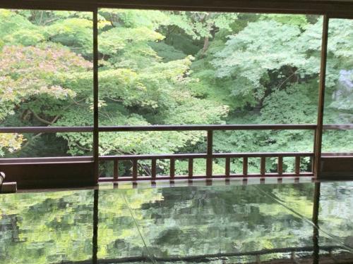 京都さんぽ　　秋の特別拝観　つくえもみじの瑠璃光院へ　八瀬の秋♪
