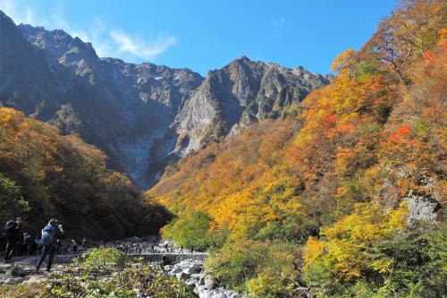 今年の紅葉狩は群馬から　(1) 谷川岳一ノ倉沢の輝く秋 