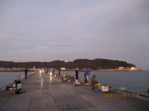 豊浜釣り桟橋１１月下旬　はからずも天体ショー