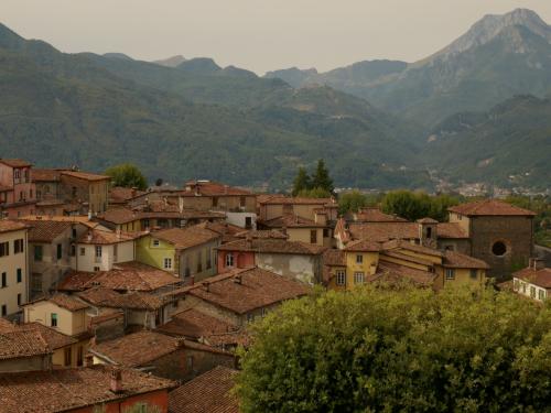 2021年9月　イタリア旅行　今年もトスカーナ。イタリアの最も美しい村の一つバルガの街歩き　Barga