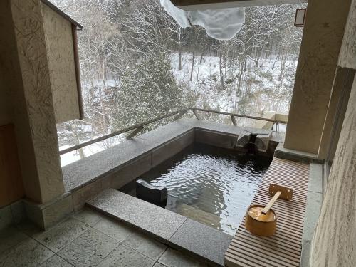【仙寿庵】谷川岳の麓で雪見露天風呂