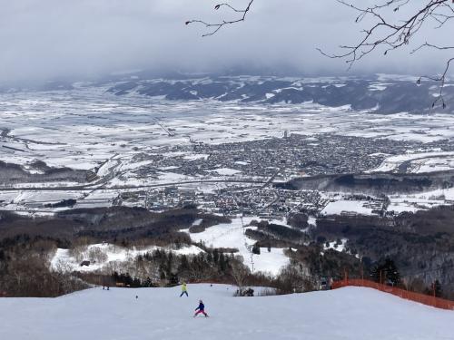 6・8歳児連れ、冬の美瑛富良野再訪、2泊3日で富良野スキー