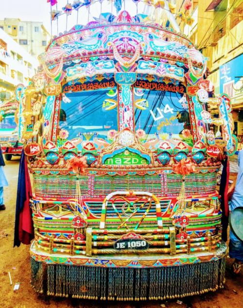 パキスタン　カラチ　デコレーション  バス の  世界　2018