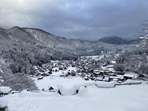 まつりの森、飛騨牛炙り寿司ランチと、高山散策、世界遺産雪の白川郷へ