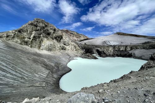 火山と温泉 チリとの国境沿いの町コパウエ Copahue