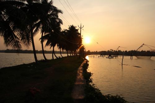 南インド・ケララ2023･･･（4）沈む夕日を追いかけて
