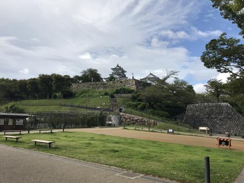 静岡県の城跡巡り：浜松城跡、野面積みの石垣が見事な「出世城」