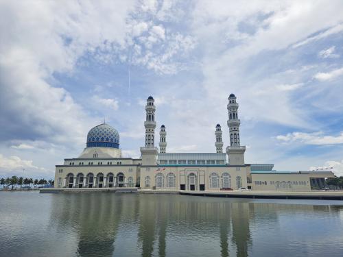 【2023　マレーシア】4　水上モスク行ったらピンクモスクもお勧めされました。安くて便利なGrabだけど油断禁物