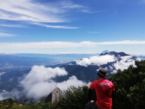 日本三大急登のひとつ竹宇駒ヶ岳神社から甲斐駒ヶ岳山頂へ