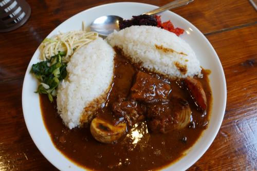 20231105-1 築地 お花畑散歩の前に、東印度カレー商会で朝カレー。今日は辛口にしてみましょか。