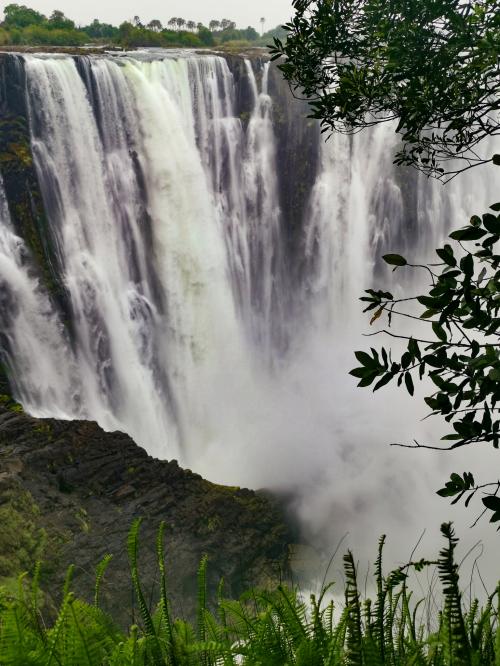 南アフリカ2023･･･（3）ヴィクトリアの滝（ジンバブエ）　乾期で水量はそこそこだけど