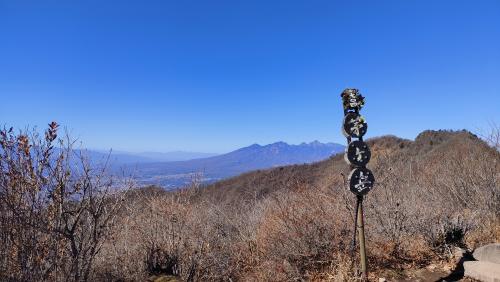 深田久弥の終焉地の茅ケ岳に登り、翌日は紅葉の昇仙峡を歩く山旅（１）