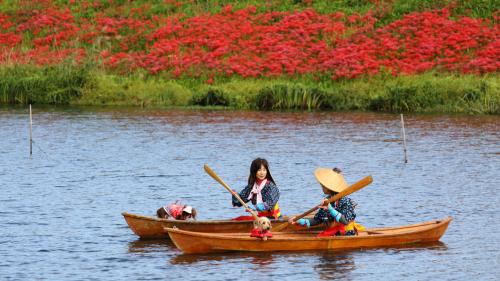 津谷川で女船頭撮影会