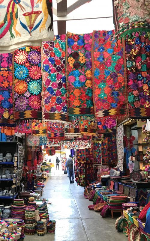 メキシコ周遊④：大都会メキシコシティ、色鮮やかな街並み、民芸品とグルメを大満喫！