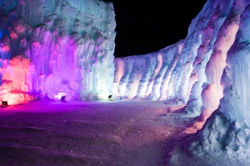 冬の北海道　雪と氷の祭典②(千歳・支笏湖氷濤まつり　氷の美術館)