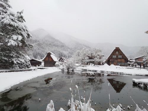 雪昏れて…飛騨白川郷にて 雪昏れて…飛騨白川郷にて 白川郷の雪景色 6K Heavy Snowfall