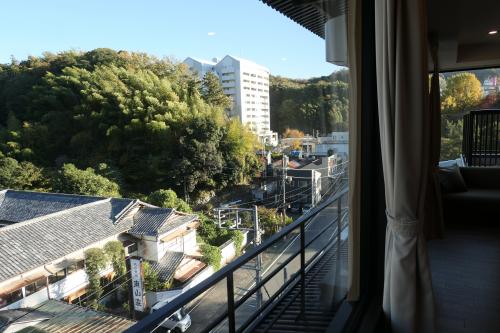 晩秋の紅葉と温泉旅♪　Vol.83 ☆伊豆長岡温泉「八の坊」：源泉かけ流し温泉風呂付き特別室♪