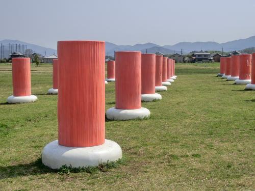 奈良県 橿原市　藤原宮跡 菜の花と桜、橿原神宮と神武天皇陵