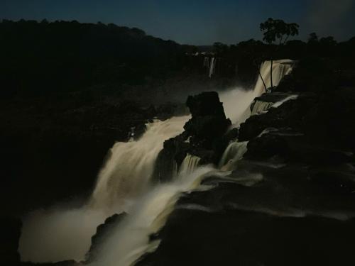満月の夜に―イグアスの滝フルムーンウォーク Paseo de Luna Llena