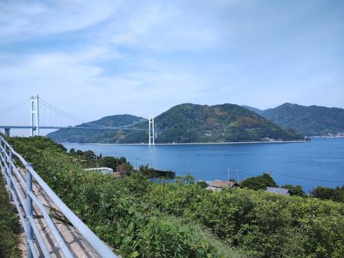 とびしま海道でサイクリングと新鮮な刺身を楽しむ