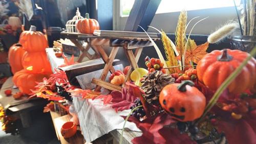 ちょっと早い湯沢高原の紅葉とハロウィーンのオブジェ!!