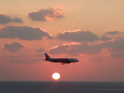 ２０２５年１月、また瀬長島。夕陽に飛行機に温泉満喫♪