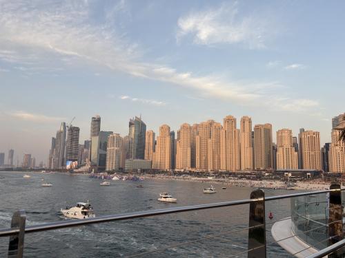 ドバイ旅行: フジャイラ&amp;Deep Dive Dubaiでダイビング