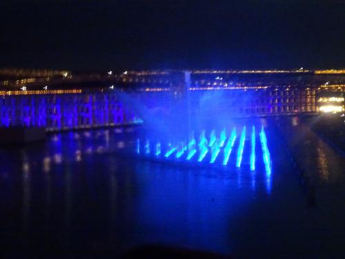 2025年5月大阪･関西万博(4回目)万博の大茶会 アオと夜の虹のパレード (噴水) ベトナム･UAE･トルクメニスタン館