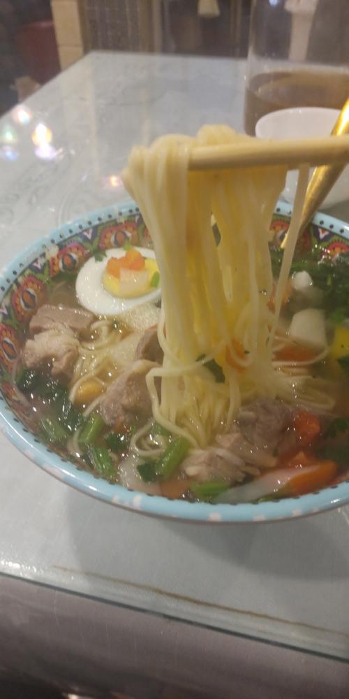 2025　パッカー　　アゼルバイジャン　散歩　　4　　　ウルムチ の　トランジット は　ウイグル麺