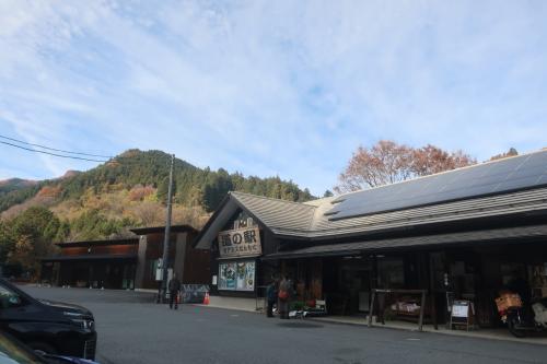 &#127809;紅葉の中 道の駅オアシスなんもくから下仁田駅まで歩いて6km&#128095;