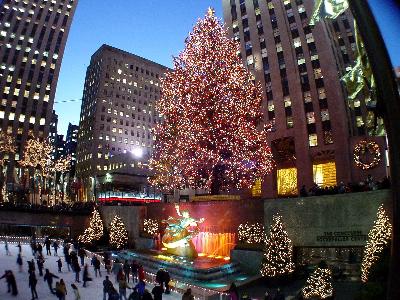 ご存知・ニューヨークロックフェラーセンター前のクリスマスツリー