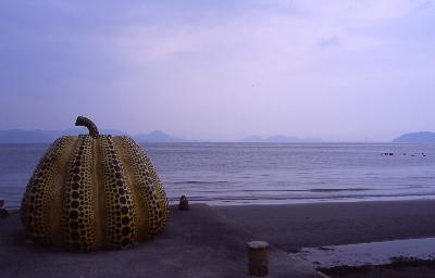 アートな島　直島　2003年