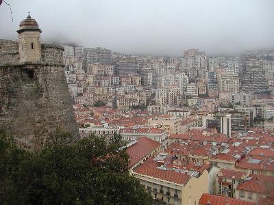 モナコにはあちこちに監視カメラがありました。