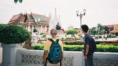 ダブルベッドの男達