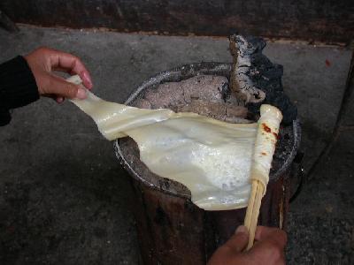 大理城内の路上の食物屋