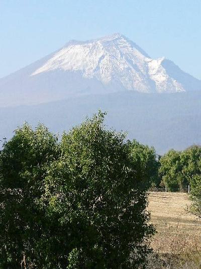 メキシコの旅【１０】　メキシコの富士山が美しい遺跡　チョルーラ