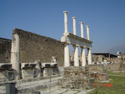 ポンペイ 2000年前の古代都市に思いを馳せる