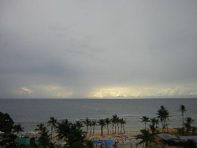 うき雨季グアム！