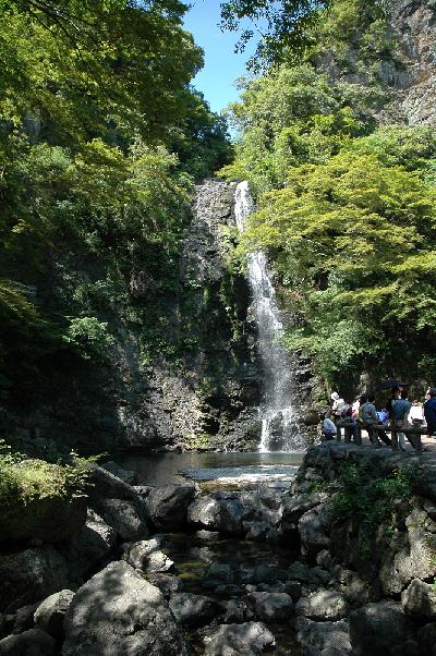 日本の滝百選が一つ「箕面大滝」