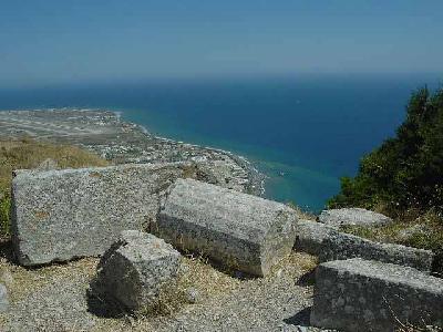 丘の上の古代遺跡エンシャント・テラ：サントリーニ島 (エーゲ海プカプカ紀行 12）
