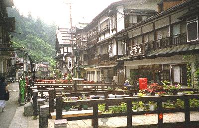 銀山温泉　ー 大正ロマン湯の街ー