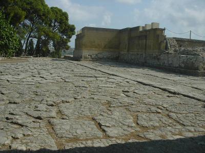 クノッソス神殿へ:クレタ島（エーゲ海プカプカ紀行 17 )